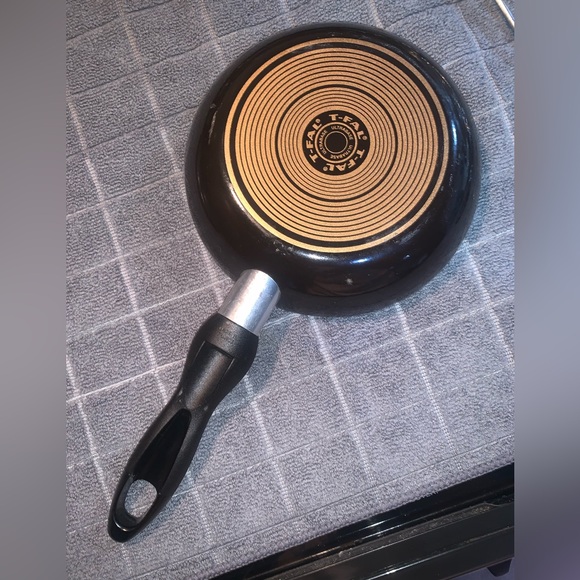 BLACK+DECKER 3 in 1 Toaster Oven & Random Kitchen Utensils - Picture 13 of 14